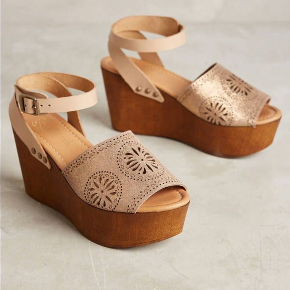 Liendo By Seychelles Granda Wedges